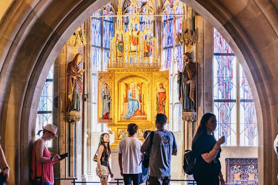 Prague: Old Town, Astronomical Clock and Underground Tour - Guide Quality: What the Best Names in the Feedback Have in Common