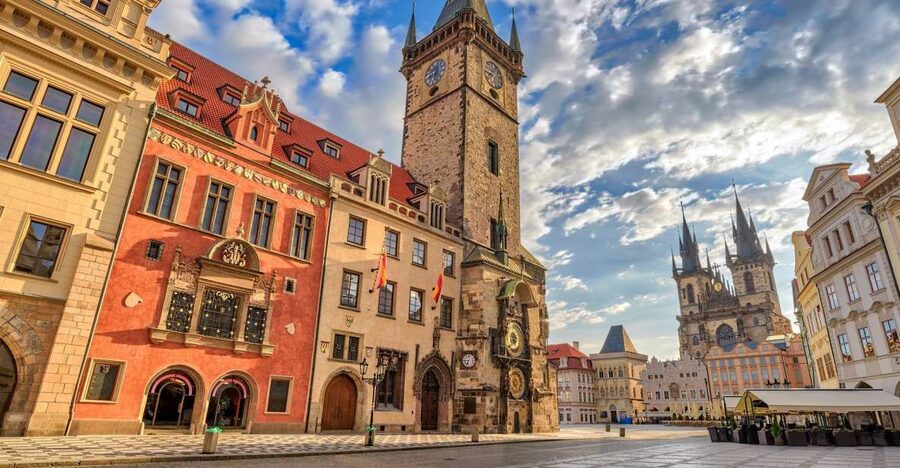 Prague: Old Town, Jewish Quarter & Astro Clock Walking Tour - Wenceslas Square to Old Town Square, a fast way to get your bearings