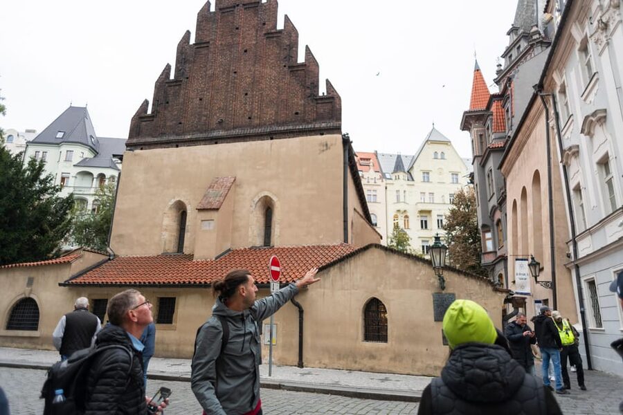Prague: Old Town, Jewish Quarter & Astro Clock Walking Tour - Should you book this Prague Old Town, Jewish Quarter, and Astronomical Clock walking tour?