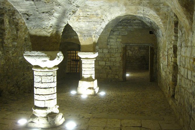Prague Old Town, Medieval Underground and Dungeon Historical Tour - Stop by Stop: Streets to Medieval Cellars (What You See and Why It Matters)