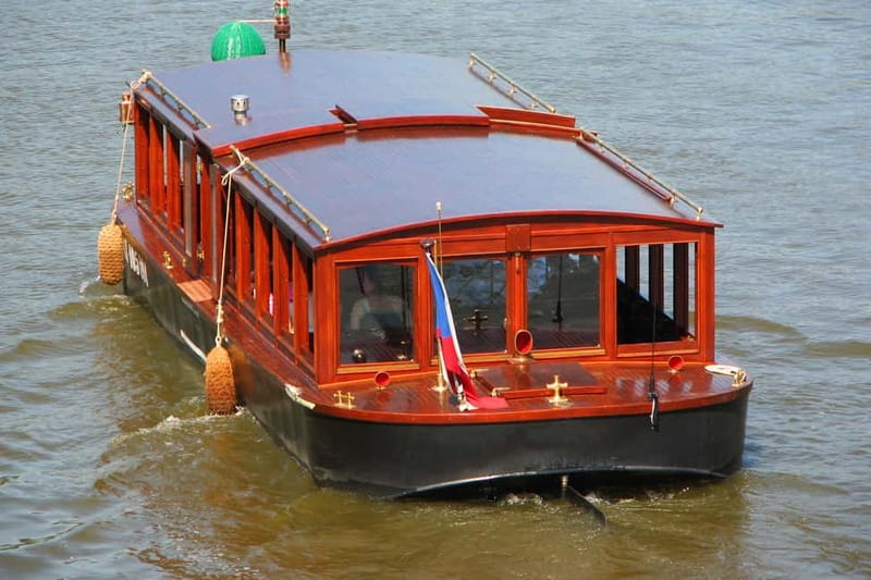 Prague: Old Town, Prague Castle & River Cruise Day Tour - Charles Bridge and Old Town: where the stories start (not just the photos)