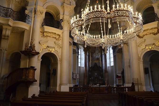 Prague Old Town Tour with a Classical Concert - Stop 1: Staroměstské náměstí and the medieval core
