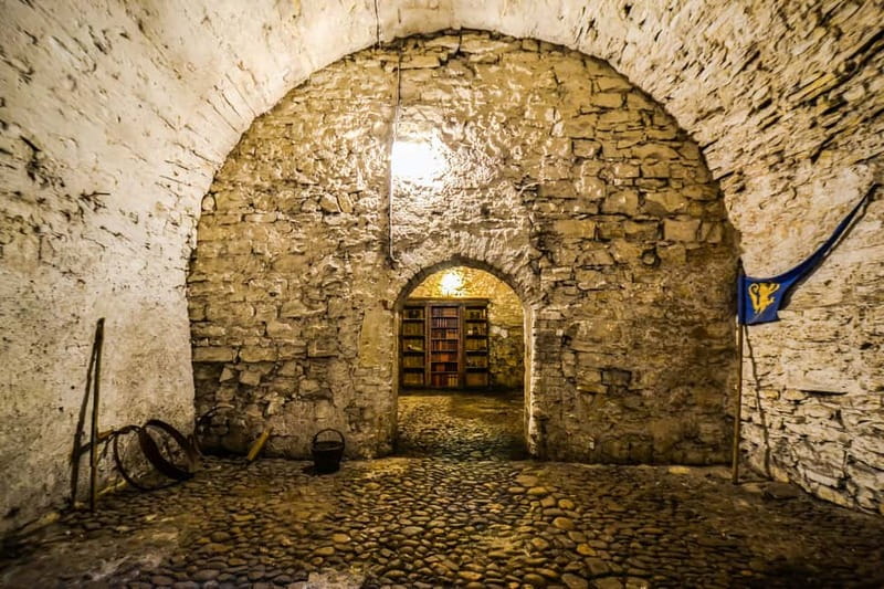 Prague: Oldtown, Medieval Underground & Dungeon History Tour - Romanesque and Gothic underground from the 12th to 14th century