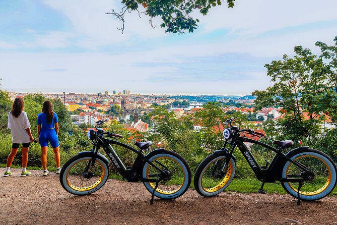 Prague on Stylish Retro styled E-Bike - Viewpoints & Sightseeing - Lennonova zeď to Charles Bridge: Street Identity to River Icon