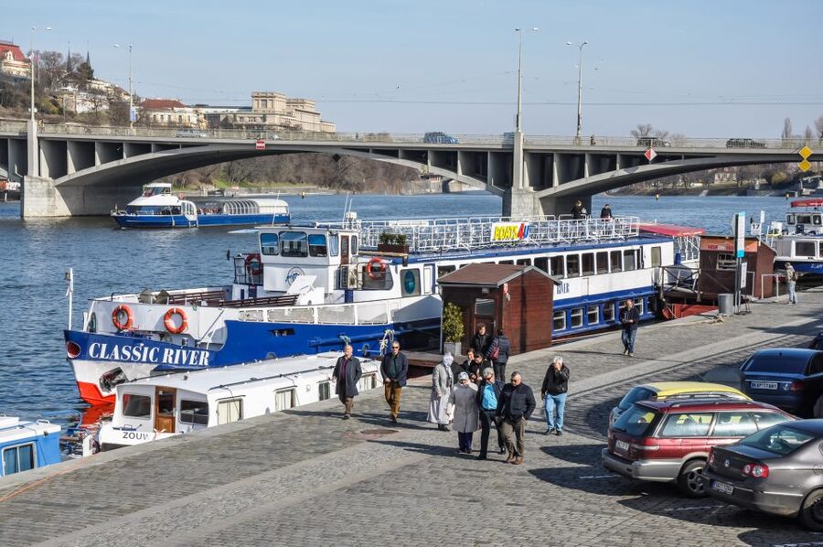 Prague: Panoramic Vltava River Cruise - How the Wi-Fi and QR Audio Guide Works (And Why Headphones Matter)