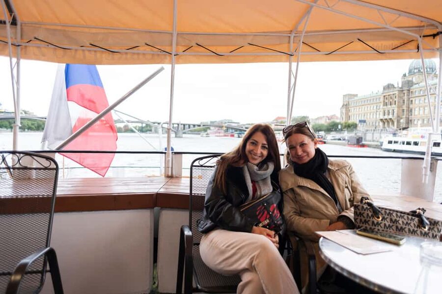 Prague: Panoramic Vltava River Cruise - Getting to Classic River at Dvorakovo Embankment, Pier 17