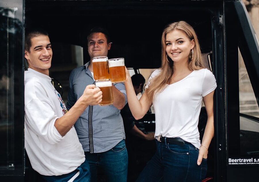 Prague: Party Beer Bus - Prague Castle, Dancing House, and Two Viewpoint Breaks