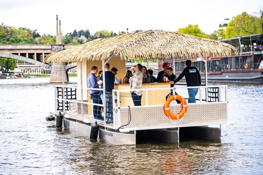 Prague: Party Tiki Boat Sightseeing Cruise with Drinks - Views you’ll actually use: where to stand and when to snap photos