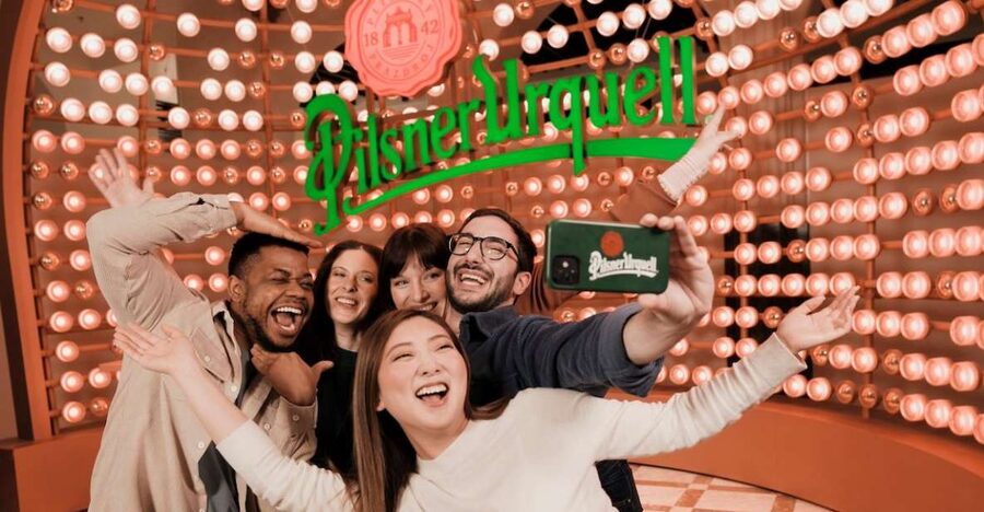 Prague: Pilsner Urquell Experience & Beer Tasting - The 1842 Bar: learning foam like it is part of the flavor