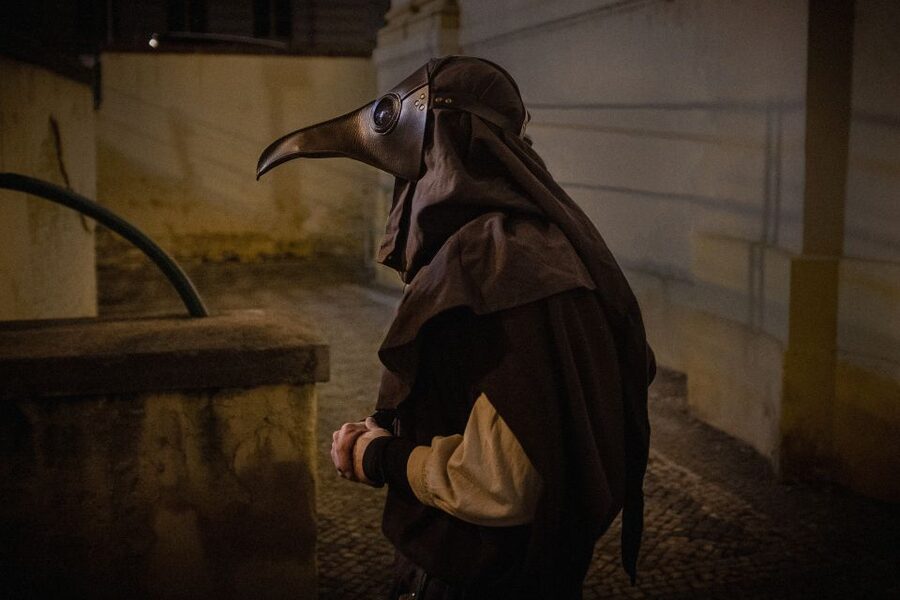 Prague: Plague Doctor Old Town History Walking Tour - Finding the group at Seminářská, and what the first minutes set up