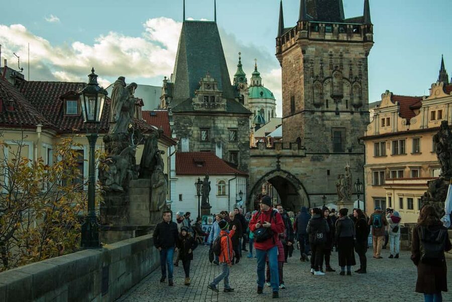 Prague: Prague Castle Walking Tour with Golden Lane in German - Starting at Křižovnické náměstí: Charles IV Statue and a Convenient Meeting Point
