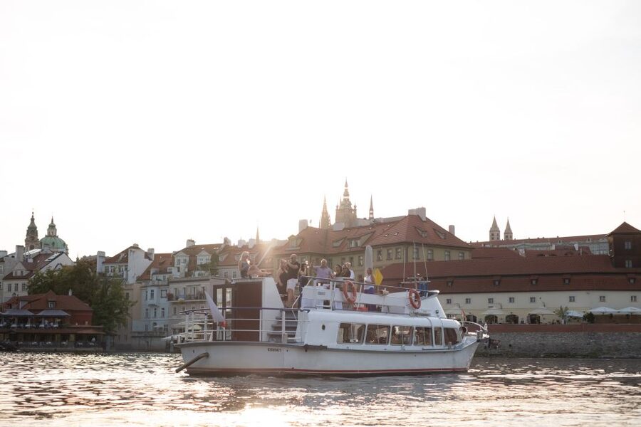 Prague: Private Beer Boat Cruise with Unlimited Beer - How the private beer boat works on Prague’s Vltava