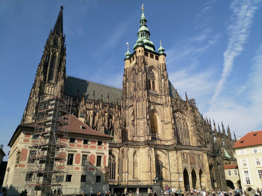 Prague: Private City Tour by Minivan - Prague Castle area: guided time in the complex
