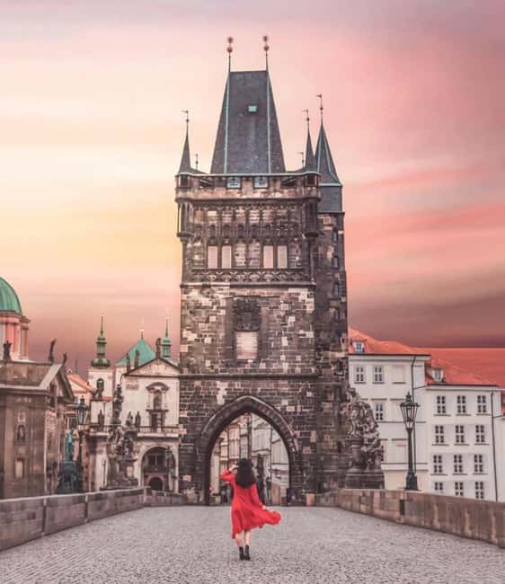 Prague: Private Professional Photoshoot with Edited Photos - Key highlights at a glance