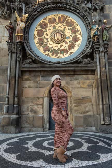 Prague: Private Professional Photoshoot with Edited Photos - Back in Old Town for the Second Photo Stop