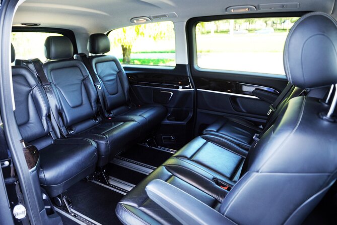 Prague Private Transfer to / from Prague Airport - Timing details that matter: 30 minutes, plus waiting for real life