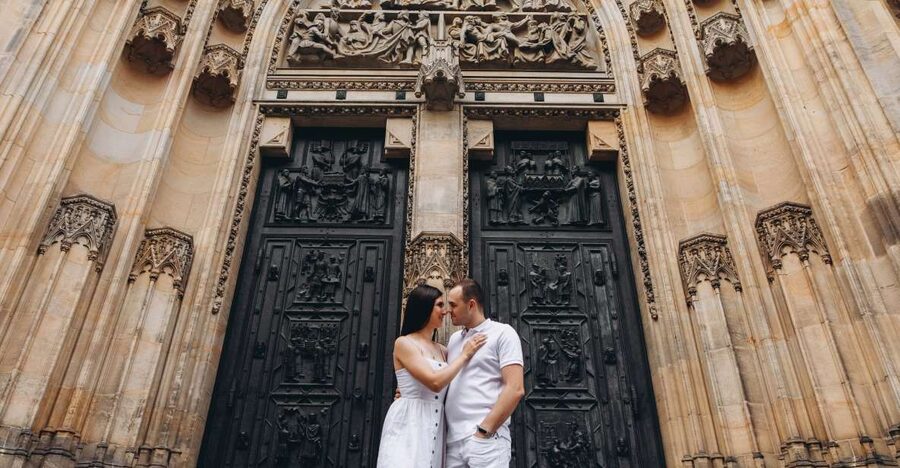 Prague: Professional Photoshoot at Prague Castle - Meeting at Prague Medieval Tavern, and How You Find Your Photographer