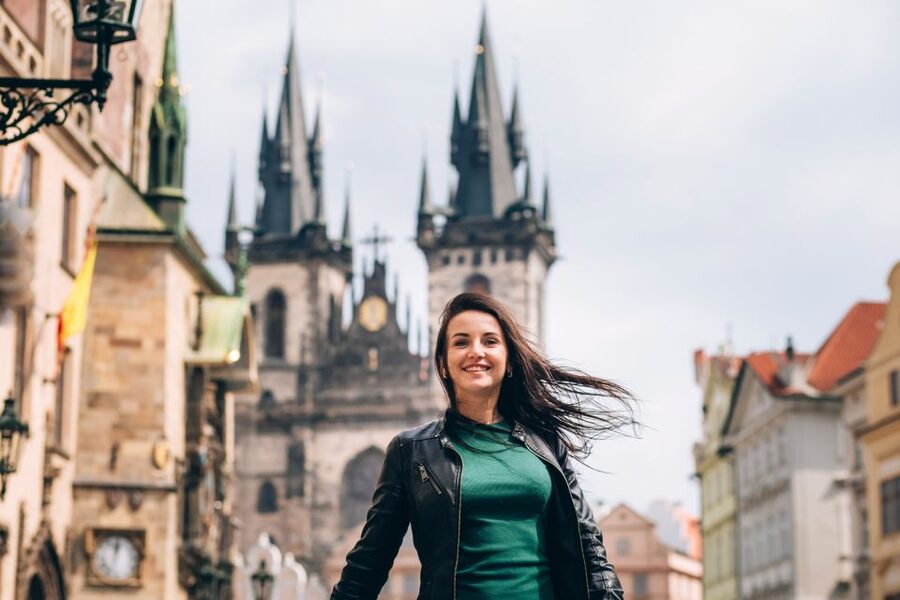 Prague: Professional Photoshoot in the Old Town - What the Photographer Does With You During 15 to 30 Minutes