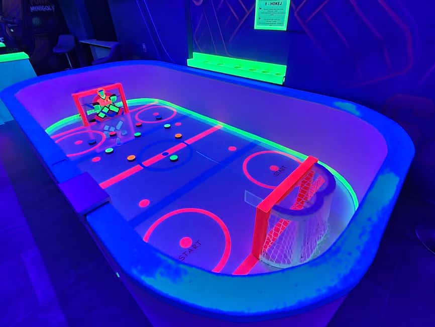 Prague: Punk Minigolf Glow-in-the-Dark Entry Ticket - Social, family-friendly energy for couples, friends, and kids