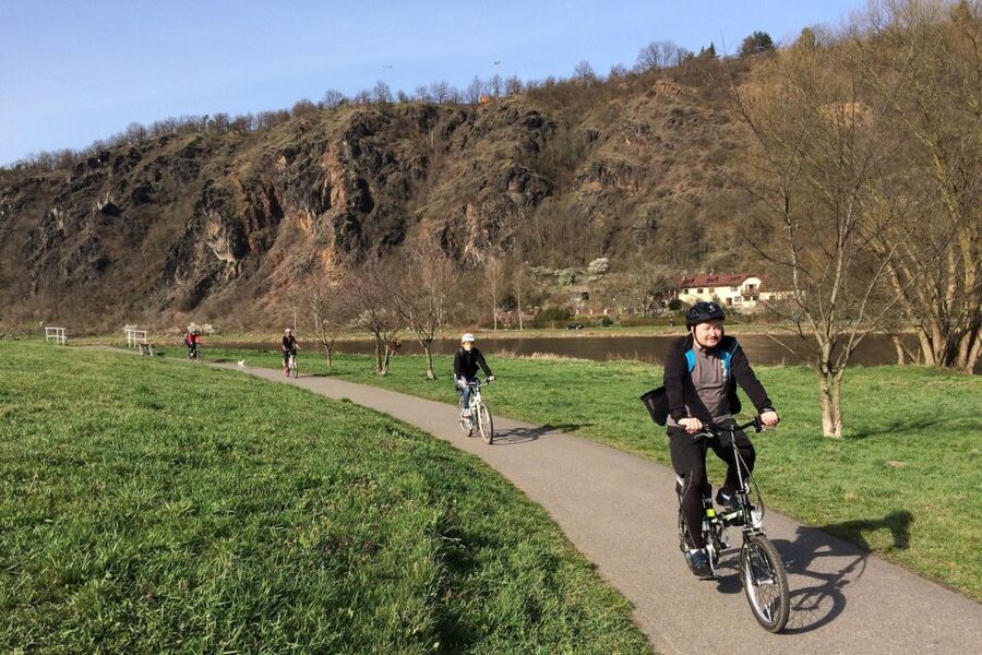 Prague: River & Park Bike Tour to Troja Chateau - Following the Vltava to a calmer Prague side