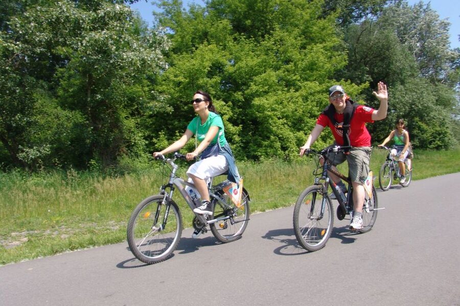 Prague: River & Park Bike Tour to Troja Chateau - Troja Chateau: the Baroque summer palace stop you’ll actually remember