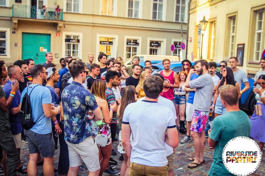 Prague Riverside Parties Tour - Unlimited beer, cider, and spritz from the mobile bar