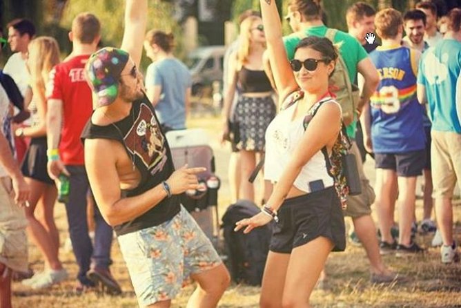 Prague Riverside Party - The 5:30 pm flow, and how the pace really feels