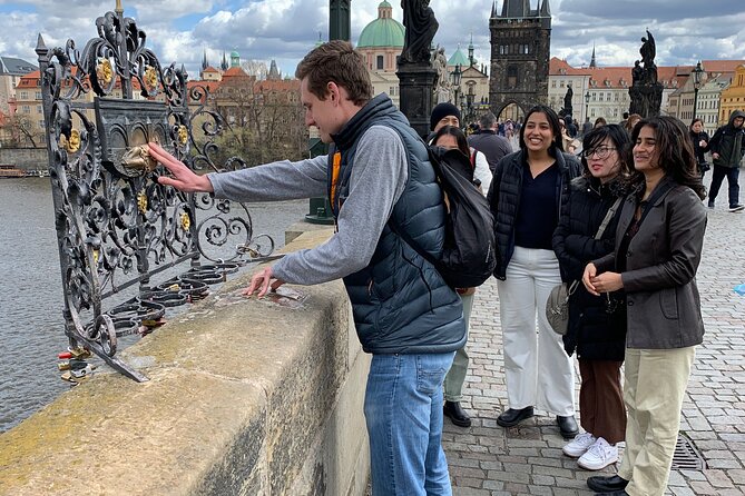Prague’s TOP Sights - Old Town, Jewish Quarter, Charles Bridge (Tip-based tour) - How the guide style can make or break this tour