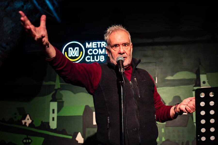 Prague: Saturday Stand-Up Comedy Night in English - Inside the stone-basement room, what the English stand-up is like