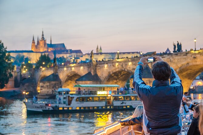 Prague: Sightseeing Boat Cruise with Buffet Dinner - Key things to know before you go