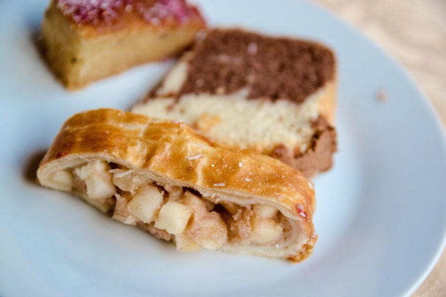 Prague: Sightseeing Boat Cruise with Buffet Dinner - Who this cruise fits best, and who should reconsider
