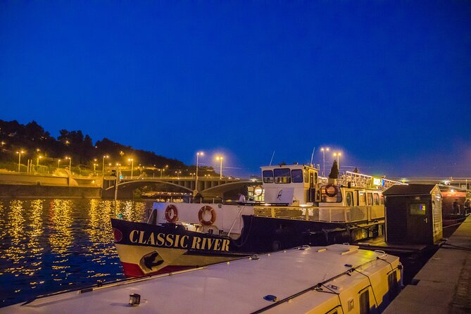 Prague: Sightseeing Boat Cruise with Buffet Dinner - The 3-hour ride, how it really plays out on the Vltava