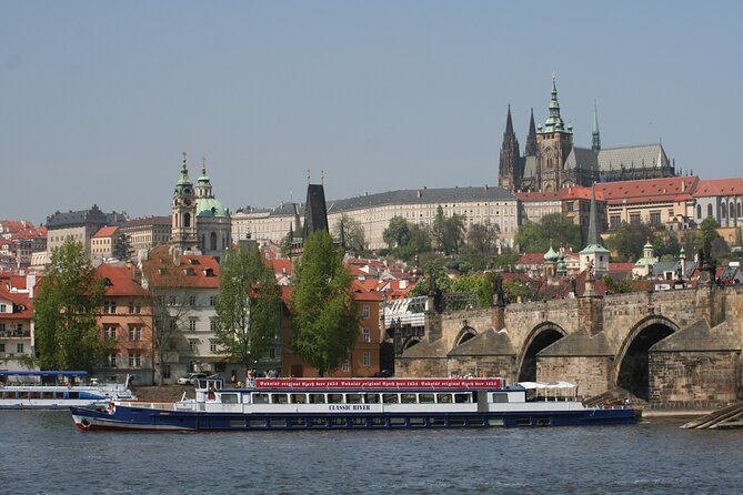 Prague: Sightseeing Boat Cruise with Buffet Dinner - Pier 17 to the start of the cruise: timing that actually matters
