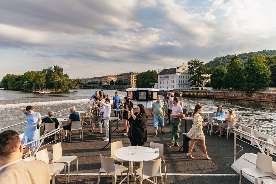 Prague: Sightseeing Dinner Cruise on Open-Top Glass Boat - Key points before you board