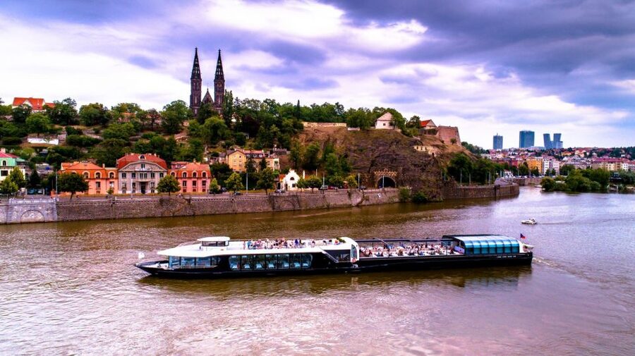 Prague: Sightseeing Dinner Cruise on Open-Top Glass Boat - Why a glass-roof dinner cruise is a smart way to see Prague after dark