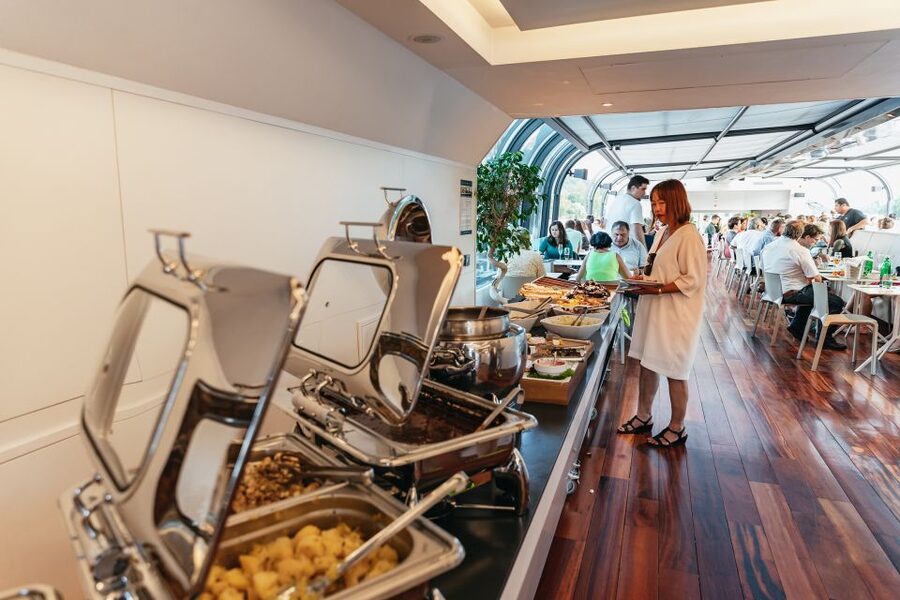 Prague: Sightseeing Dinner Cruise on Open-Top Glass Boat - Small logistics that can make or break your comfort