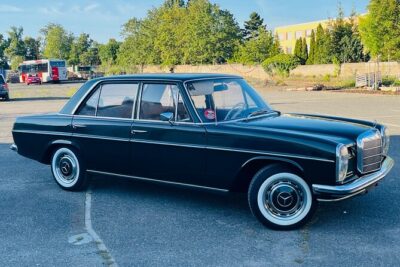 Prague Sightseeing Express Tour in Classic Car