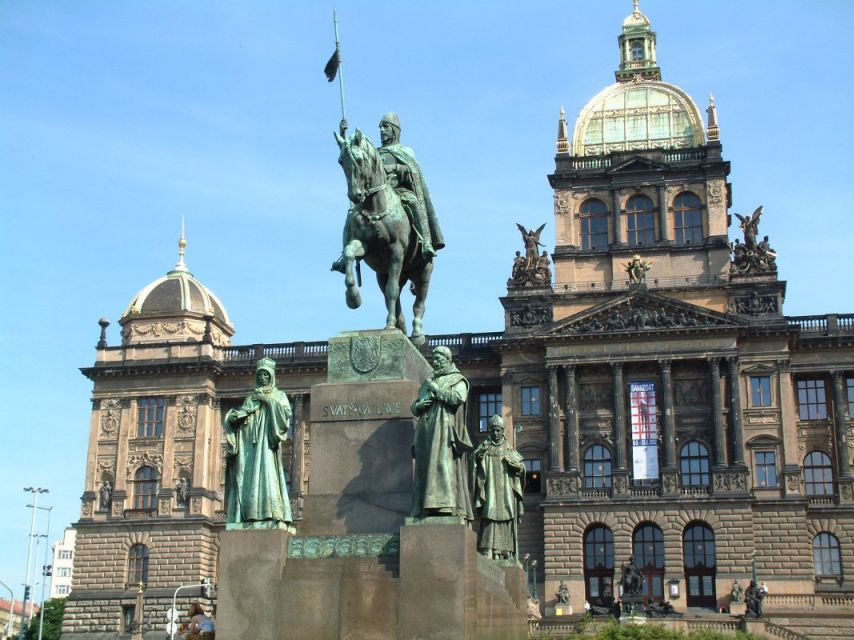 Prague Sightseeing Tour with Lunch - Where to meet and how to get started smoothly near the Czech National Bank