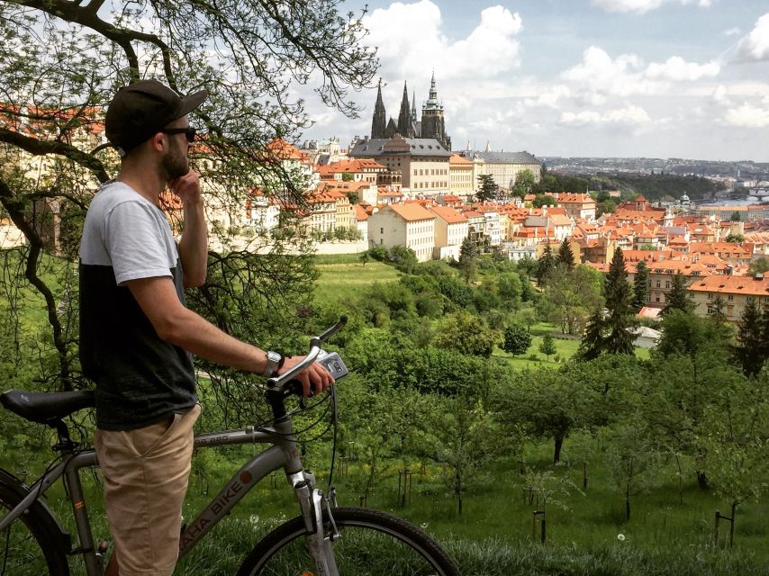 Prague: Stunning Viewpoints, Castle, City & Park E-Bike Tour - Beer garden break at Kampa area: where the city slows down