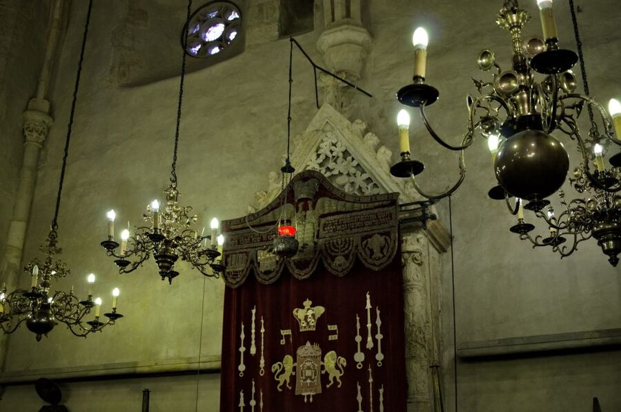 Prague: Synagogues and Jewish Quarter Private Walking Tour - Walking the former ghetto streets for 600-plus years