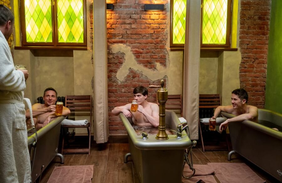 Prague: The Largest Beer SPA with Unlimited Beer Consumption - Arrival, changing rooms, and how the space stays comfortable