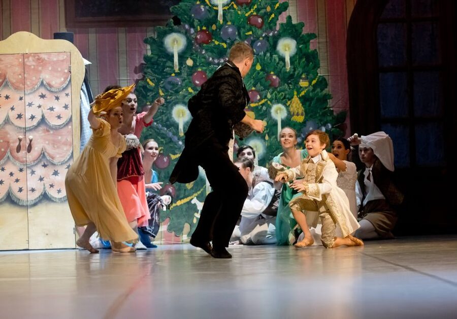 Prague: The Nutcracker Ballet Tickets - Stage and production value: magic for the senses, with some size limits