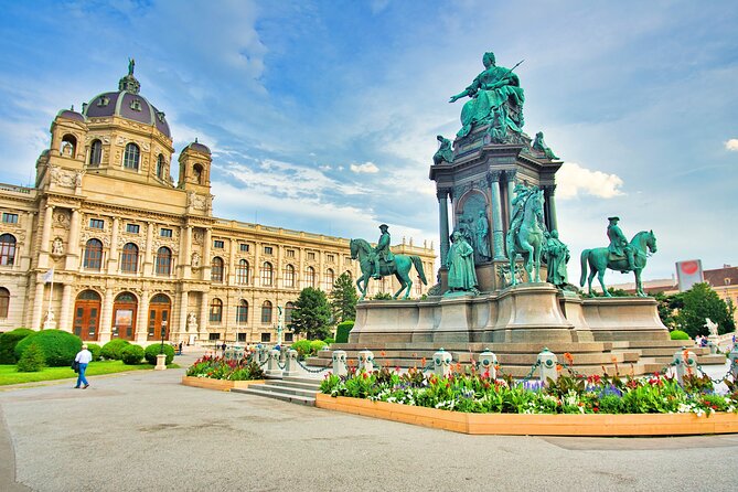 Prague to Vienna - Private Transfer with 2 hours of Sightseeing - Price and Value: Is 330.07 Per Person Worth It?
