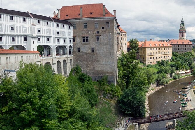 Prague: Tour to Vienna via Cesky Krumlov - Krumlov Castle: free access to the grounds, optional paid interiors
