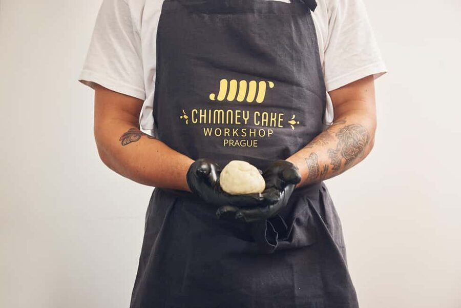 Prague: Traditional Chimney Cake (Trdelník) Making Workshop - Choosing Toppings Like a Local, Eating It While It Counts