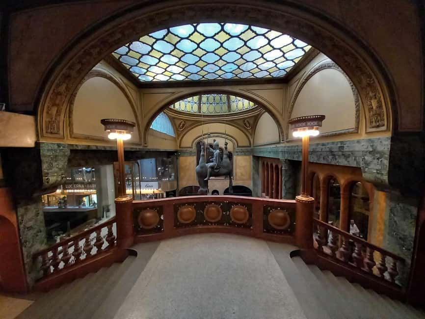 Prague: Unique Walking Tour with a Local Historian - Guide style that earns those 5 out of 5 scores