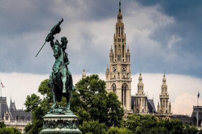 Vienna Car/Van (1-7 pax) via Lednice Chateau & Mikulov