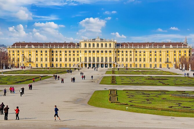 Prague-Vienna Car/Van (1-7 pax) via Lednice Chateau & Mikulov - The drive through South Moravia: where the guide role really matters