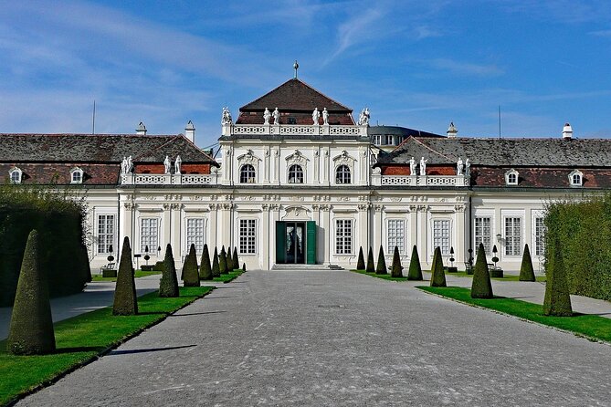 Prague-Vienna Car/Van (1-7 pax) via Lednice Chateau & Mikulov - Lunch timing: plan for it, don’t expect it to be built in