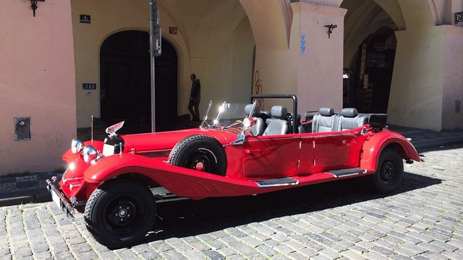 Prague: Vintage Car Ride and Walking Tour - Group Size and Pickup: How This Stays Stress-Reduced